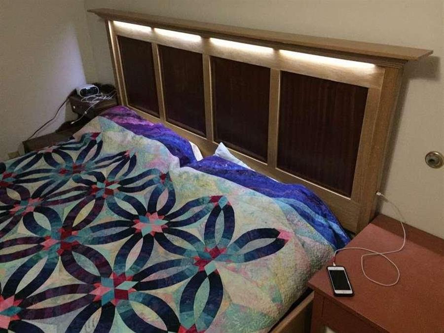 Двуспальная кровать LED-подсветкой и 6