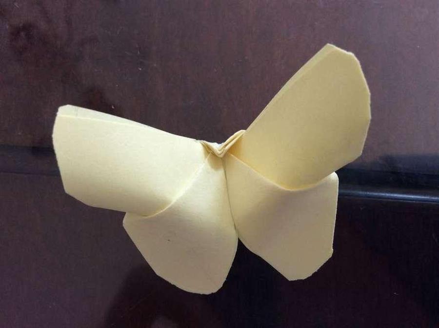 Бабочка из бумаги в технике