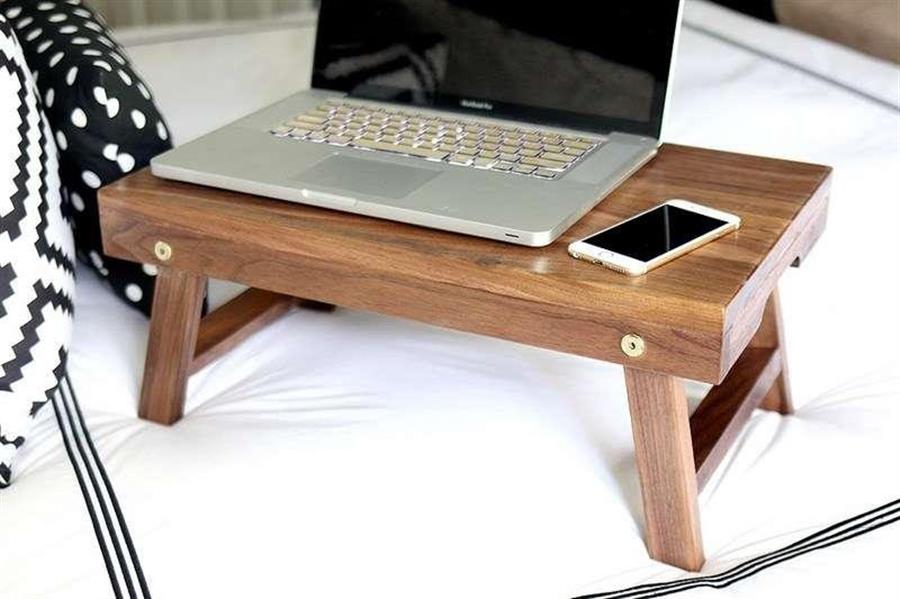 Столик для ноутбука в кровать