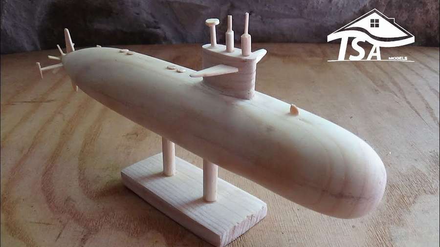 Макет подводной лодки из дерева