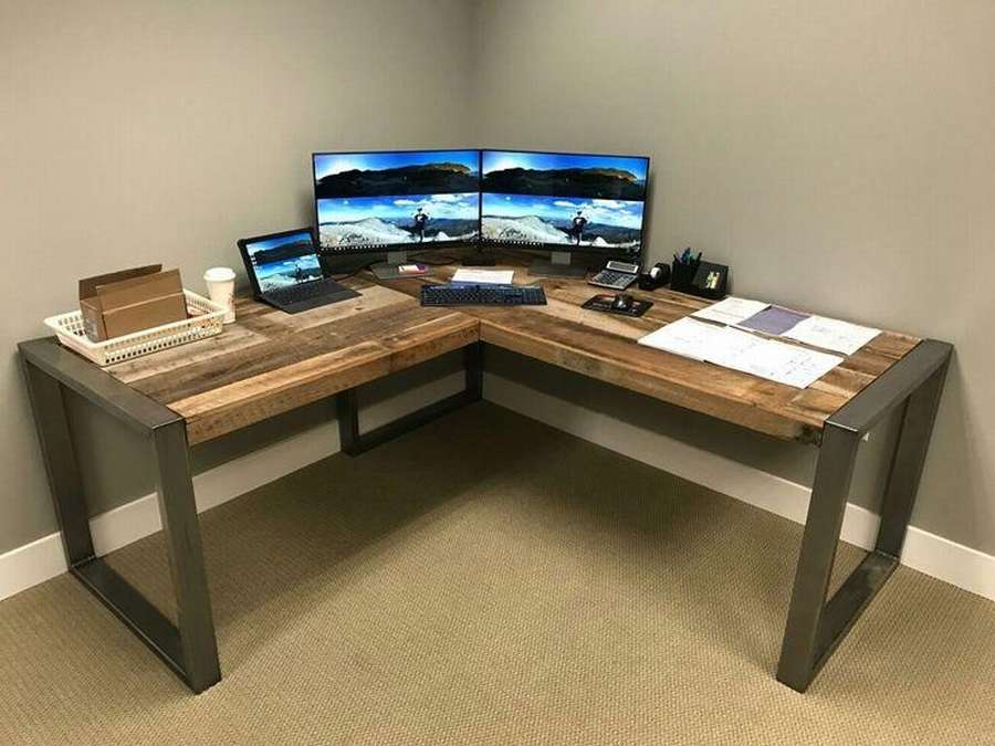 Компьютерный стол из мебельного щита