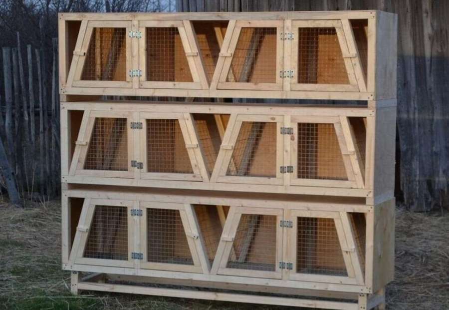 Многоярусные клетки кроликам из подручных