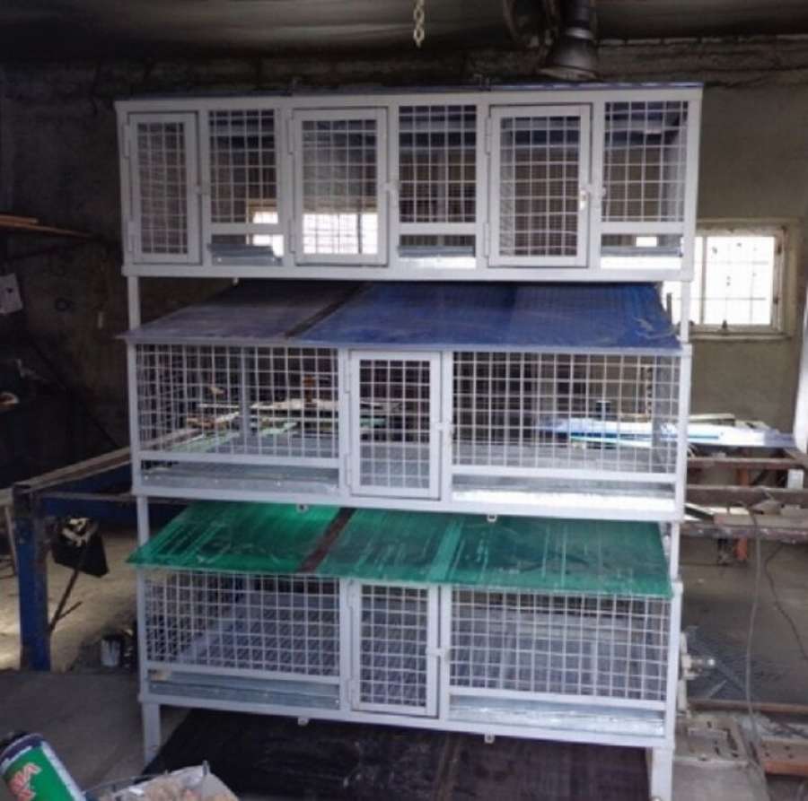 Многоярусные клетки кроликам из подручных