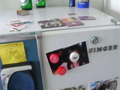 Магниты на холодильник из пробок от пластиковых бутылок. Простая идея