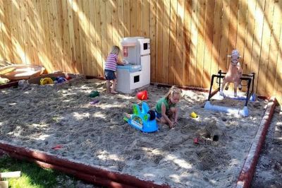 Как сделать невысокую песочницу из бревен для детей. Сделай сам ?