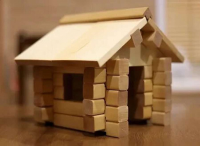 Домик из деревянных брусочков. 10 super крутых поделок